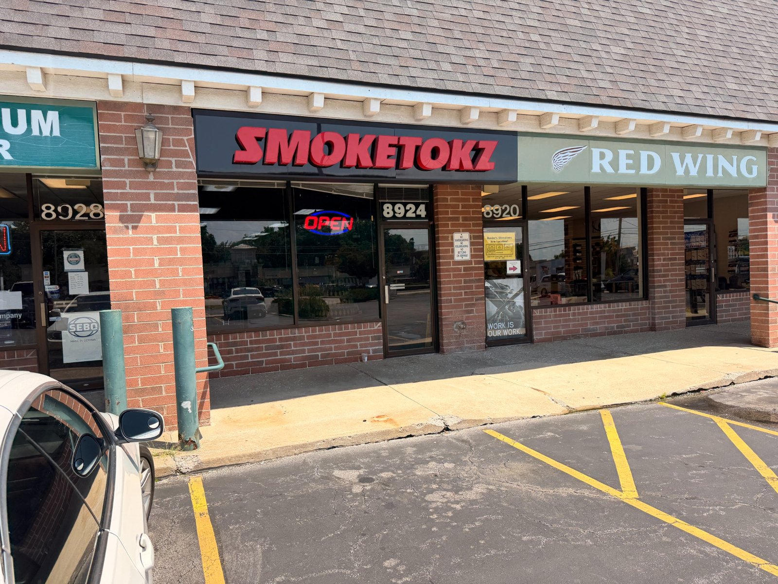 Smoke Tokz Overland Park 95th Street storefront
