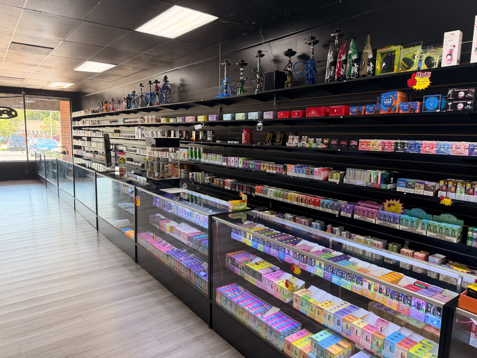 Pipes & glass displays at Smoke Tokz Overland Park